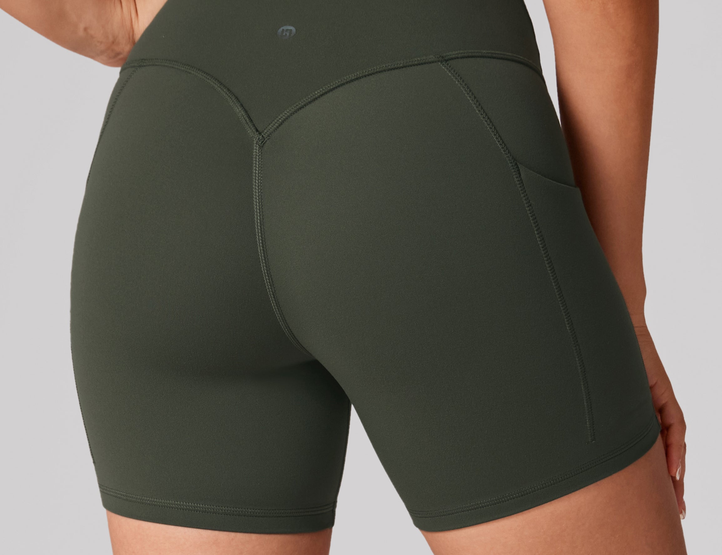 Women's Hugcurve No Front Seam Pockets Shorts 5" Clay Brown